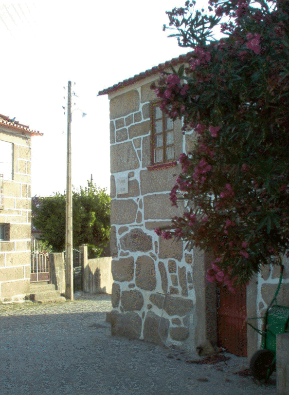 Casa no largo do Releixo